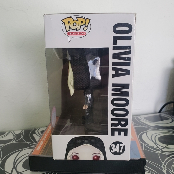 Olivia Moore Hood Funko Pop 347 NY Comic Con LE variant - Picture 4 of 10